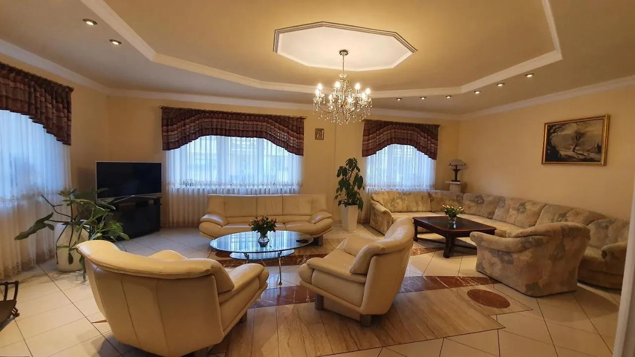 Bthouse, Pokoje Goscinne Варшава Отель типа 