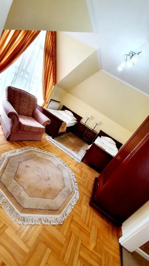 Bthouse, Pokoje Goscinne Варшава Польша