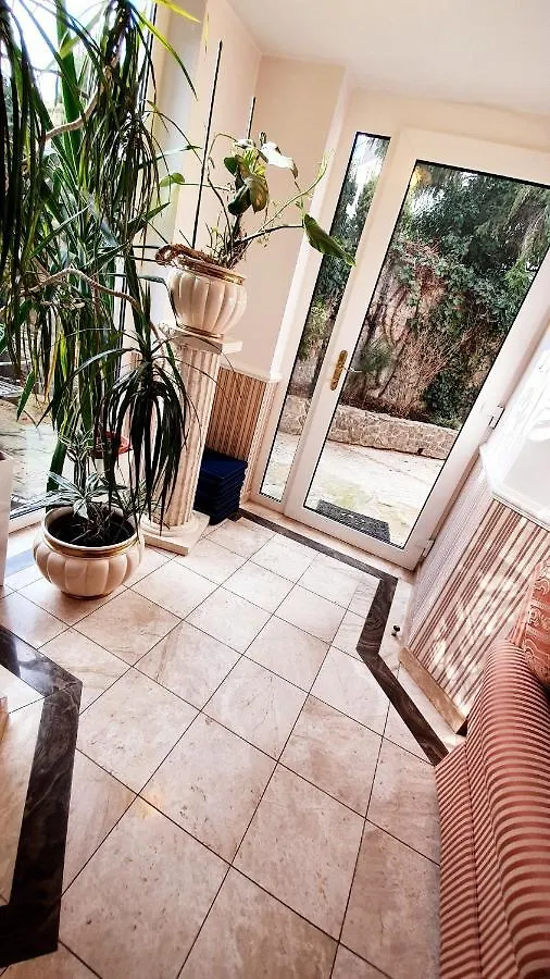 Bthouse, Pokoje Goscinne Варшава Отель типа 