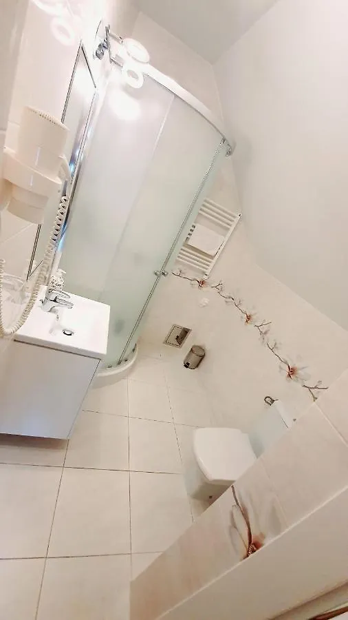 Bed & Breakfast Bthouse, Pokoje Goscinne Warsaw