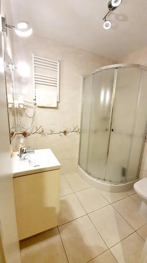 Bthouse, Pokoje Goscinne Варшава Польша