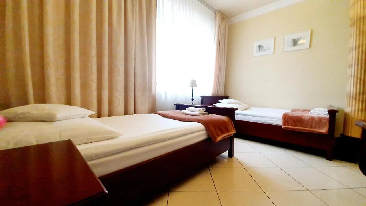Bed & Breakfast Bthouse, Pokoje Goscinne Warsaw